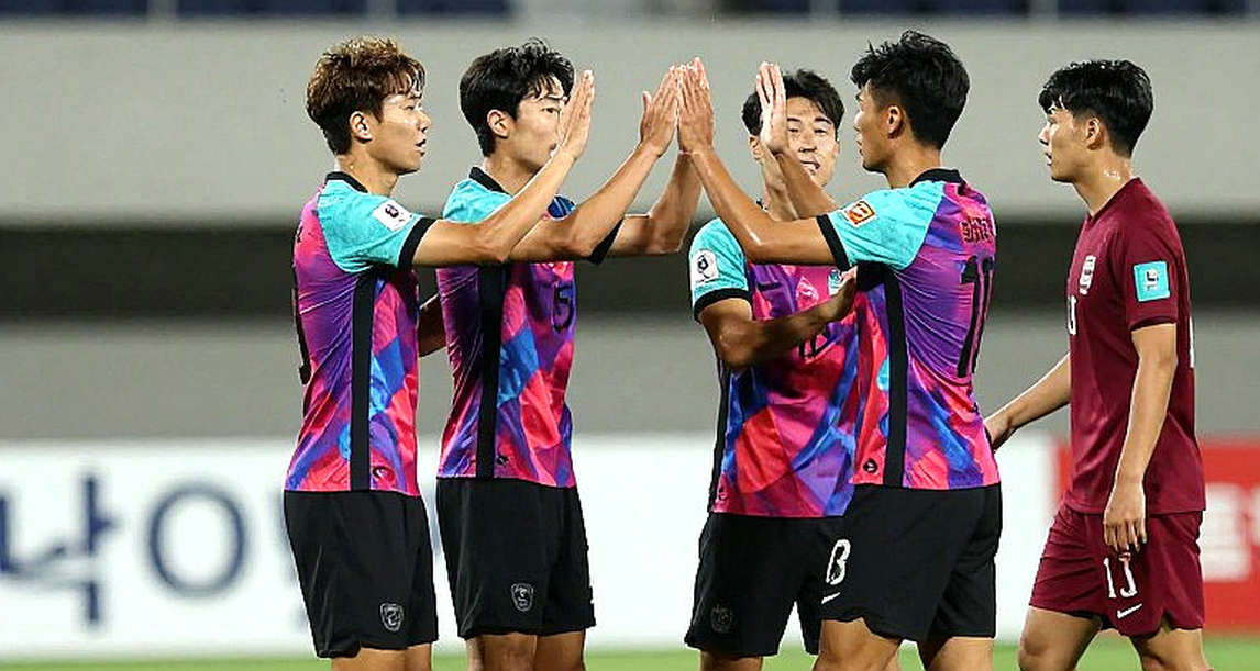 Sổ tay bóng đá cho bé gái 6-9 tuổi: UEFA và AFC cùng gõ cửa, nhưng nhịp tương lai được giữ ở đâu?
