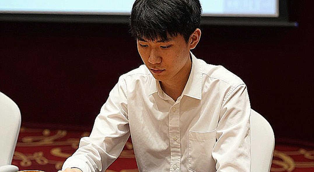 ChessBase Magazine số 225: Huyền thoại trên bìa và gói huấn luyện bên trong