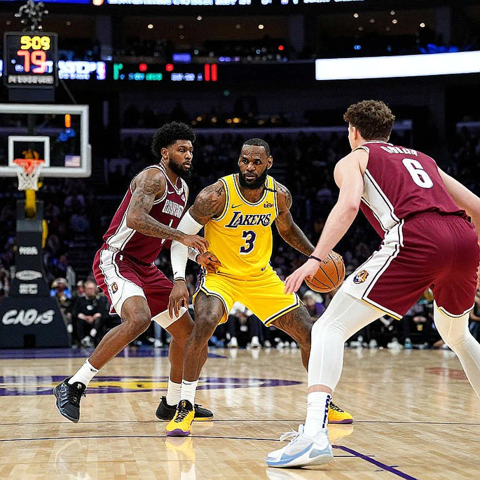 Shaquille O'Neal về Los Angeles: bảy mùa giải, 120 triệu đô-la và một điều khoản bị bỏ quên