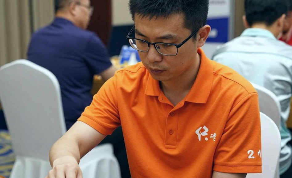 Gukesh tự xuống bàn 4 tại Olympiad cờ vua 2026: đọc lại một quyết định đang bị thổi phồng