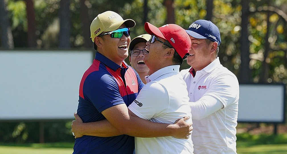 Adam Scott và khoảng trống 17 mét ở Medinah
