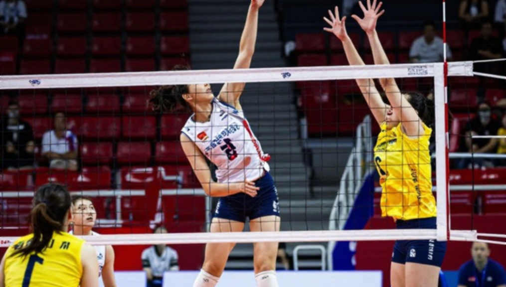 Nebraska hạ Creighton 3-0 và lập kỷ lục khán giả 15.405 người tại Pinnacle Bank Arena
